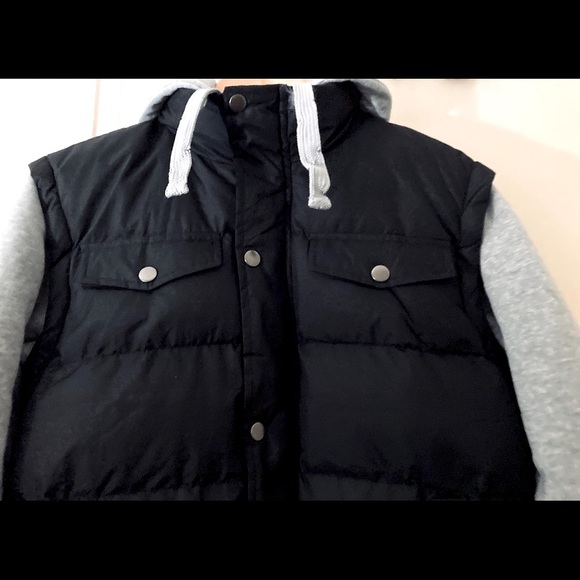 🆕 US ICON puffy Black Vested Jacket w/ Gray sweatpant material sleeves & hood - Picture 6 of 15